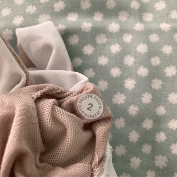 Lululemon Energy Sports Bra in White, size 2 - Picture 6 of 6